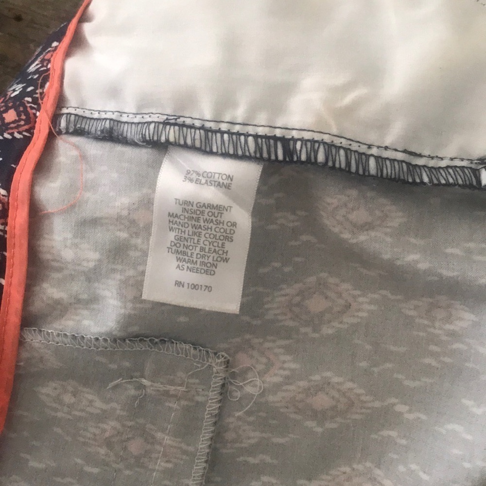 British Khaki Navy and Pink Ikat Short Size 4 - Picture 6 of 6